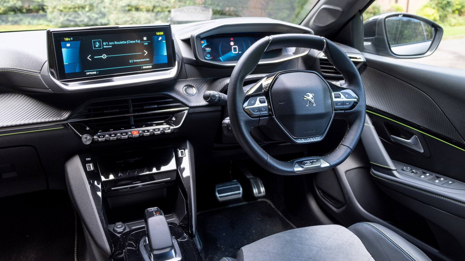 Peugeot-e-208-interior